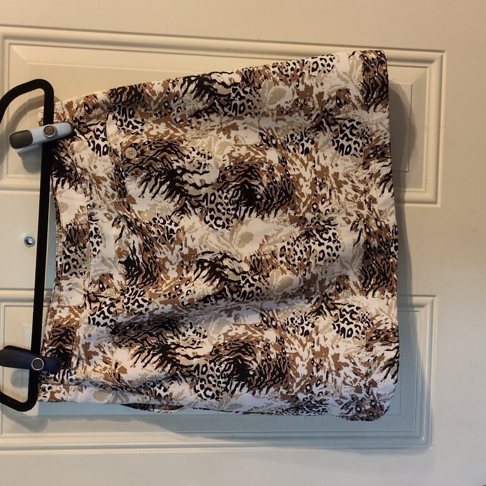 Elevate Your Golf Game with the Allyson Whitmore Animal Print Skort - Picture 5 of 11